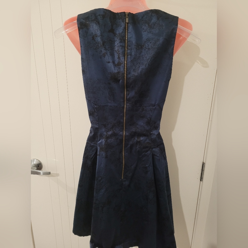 Cue dress - Picture 6 of 6
